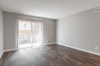 Moss Creek in Riverdale, GA - Foto de edificio - Interior Photo