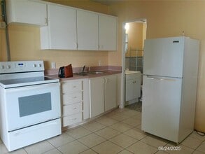 1111 Cypress Gardens Blvd in Winter Haven, FL - Building Photo - Building Photo