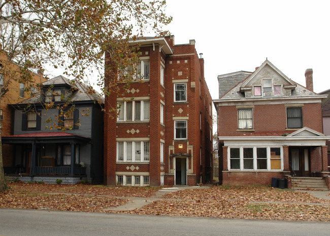 908 9th Ave in Huntington, WV - Foto de edificio - Building Photo