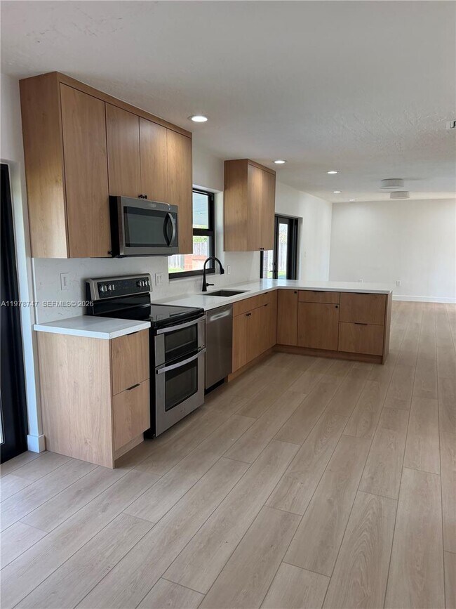 12504 SW 99th Ave in Miami, FL - Building Photo - Building Photo