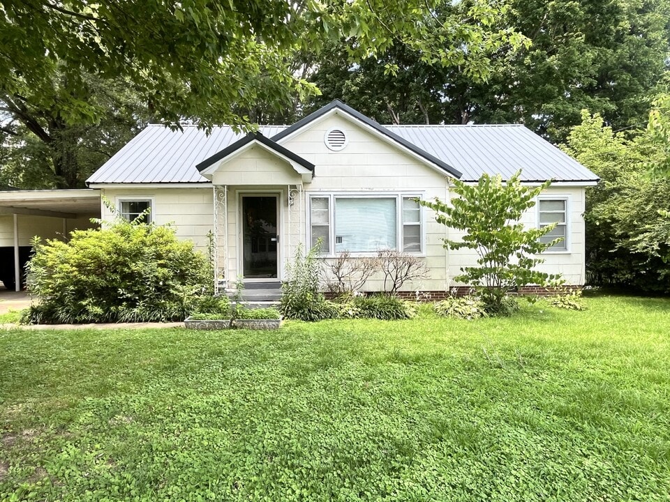 621 N 28th Ave in Humboldt, TN - Building Photo