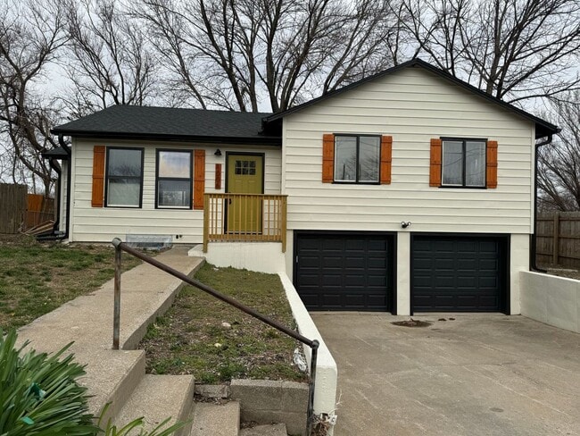 property at 1006 E Hayward Ave
