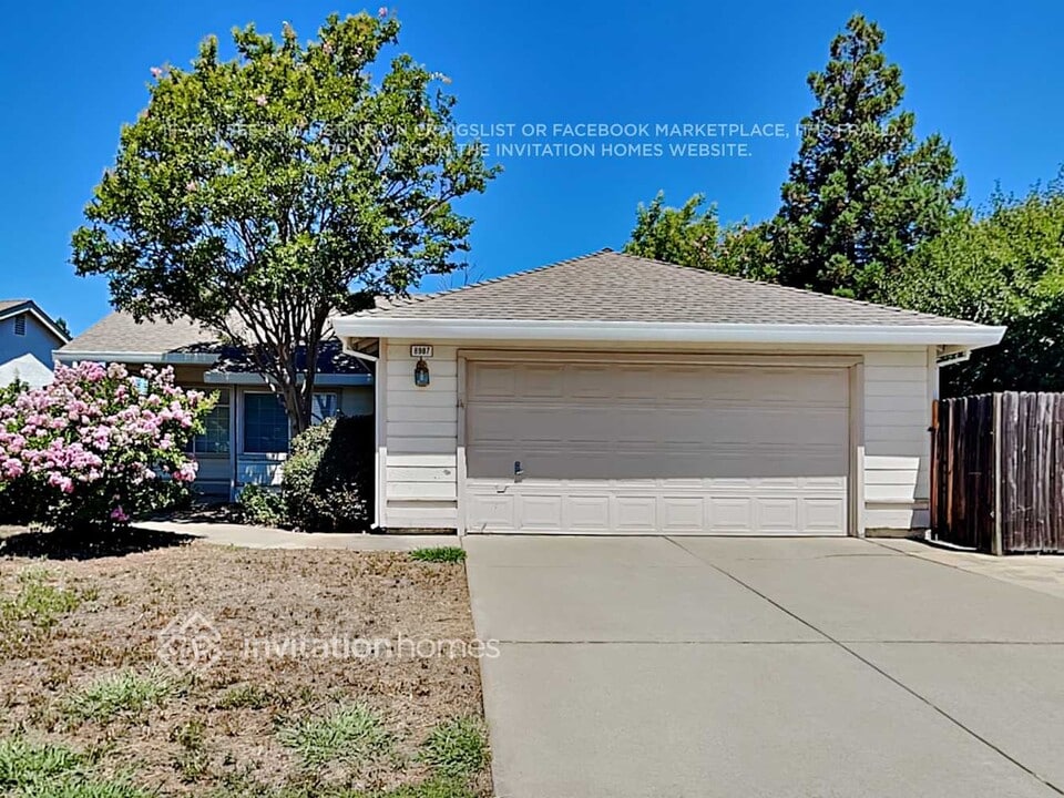 8987 Meadowspring Dr in Elk Grove, CA - Building Photo