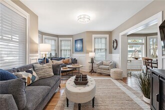 21 Bedlow Ave in Newport, RI - Foto de edificio - Building Photo