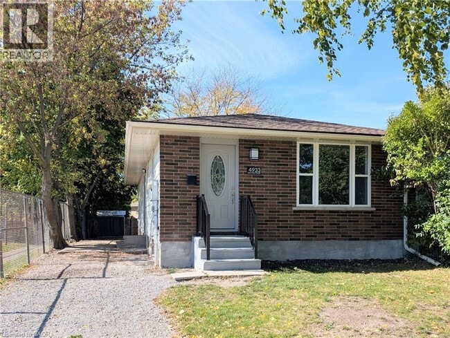 property at 4933 Kentucky Ct