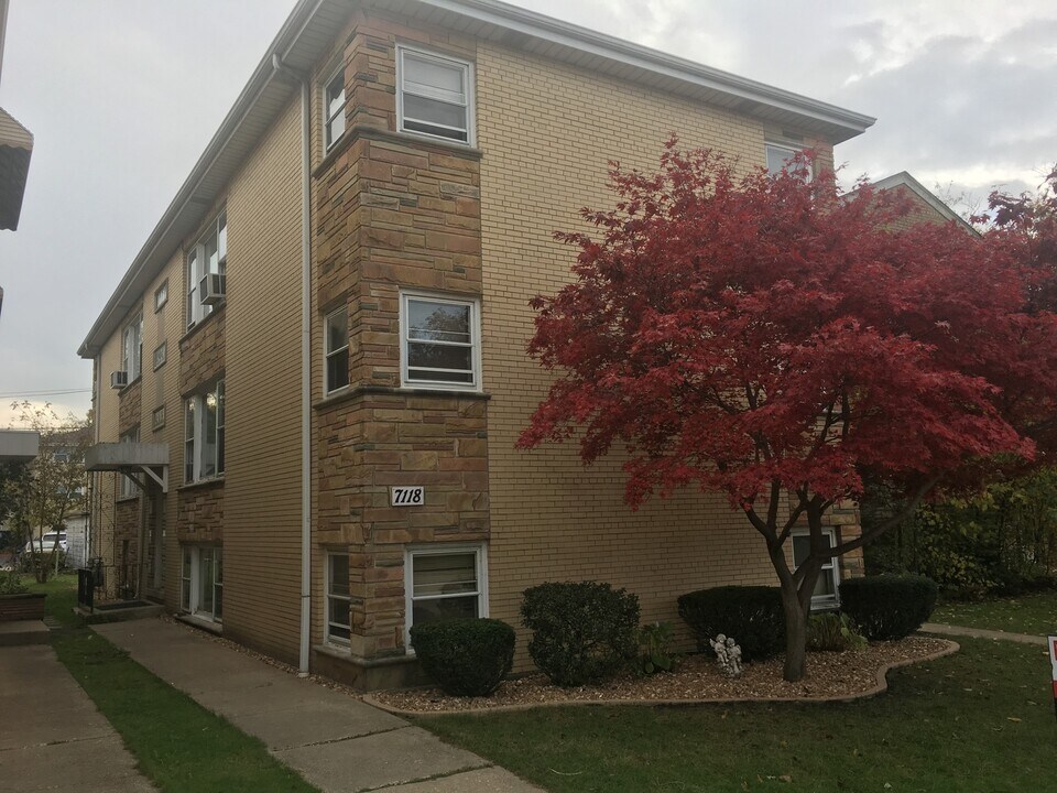 7118 Windsor Ave in Berwyn, IL - Building Photo