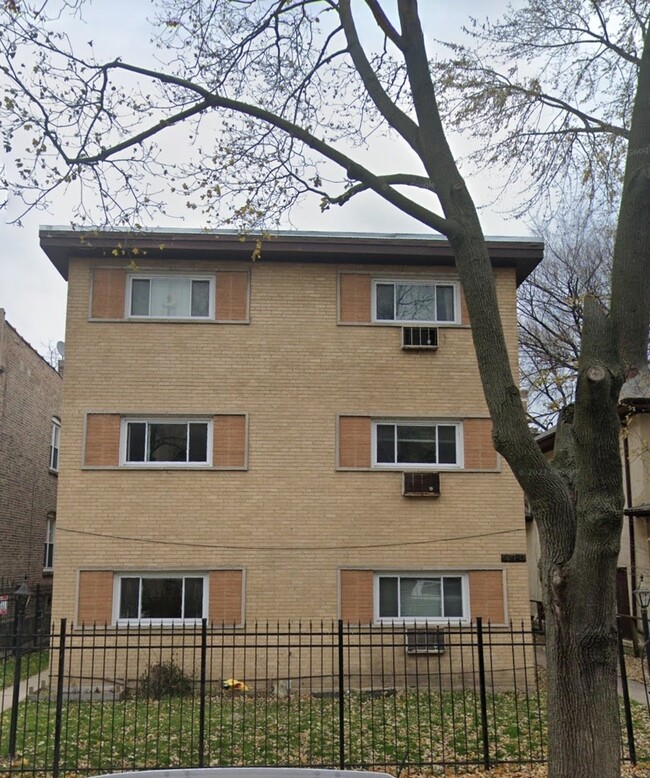 property at 6819 N Wayne Ave