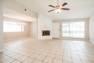 10930 Rosewood Ct in La Porte, TX - Building Photo - Building Photo