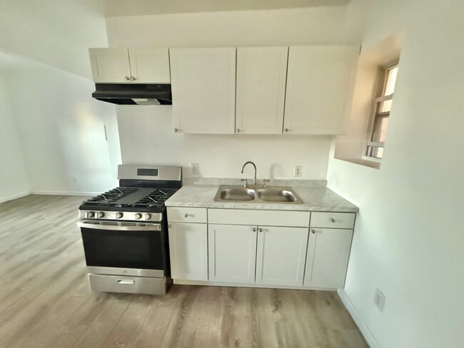 73 Saratoga Ave