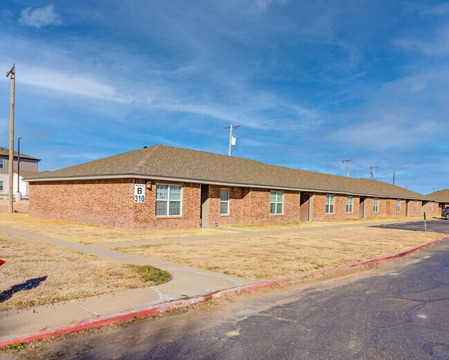 Westover Apartments in Dumas, TX - Building Photo - Building Photo