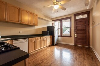 2475 W Pensacola Ave, Unit 2 in Chicago, IL - Building Photo - Building Photo