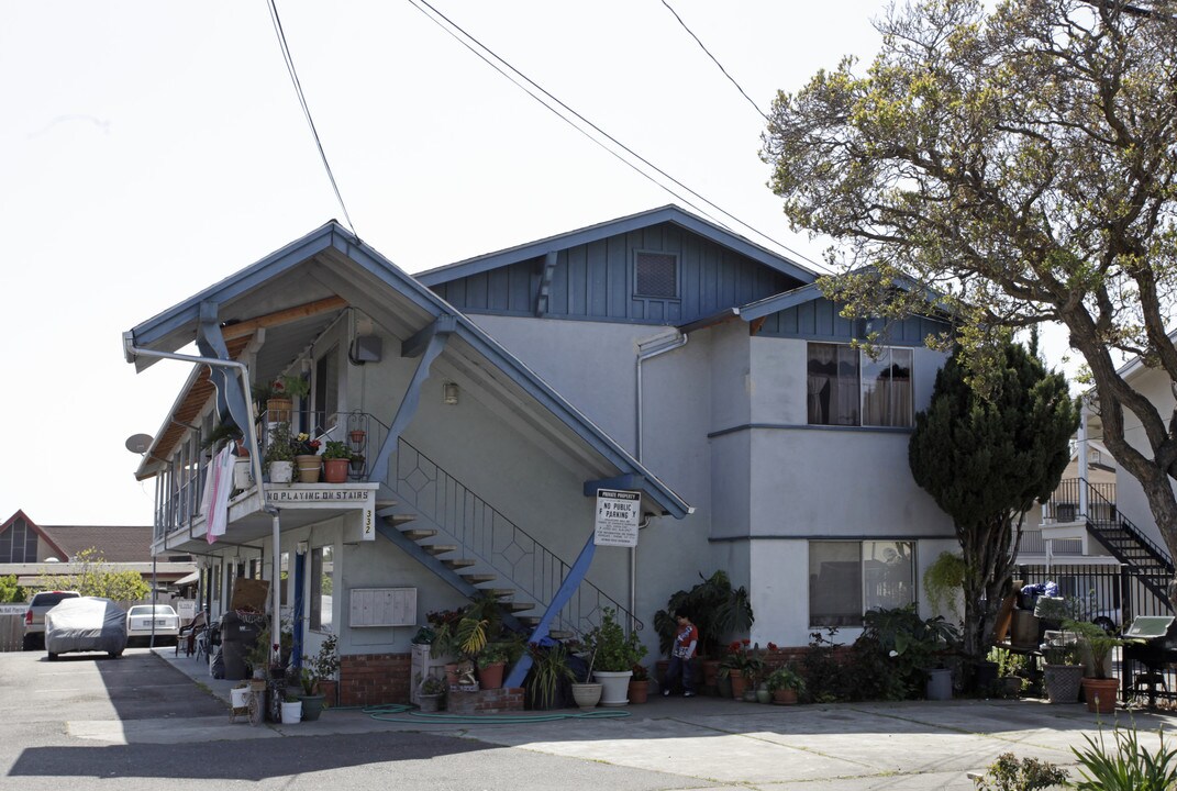 332 Dumont Ave in Hayward, CA - Building Photo