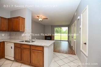 8317 Sands Point Dr-Unit -Unit 197 in Houston, TX - Building Photo - Building Photo
