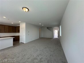 8172 Rockflower St in Las Vegas, NV - Building Photo - Building Photo