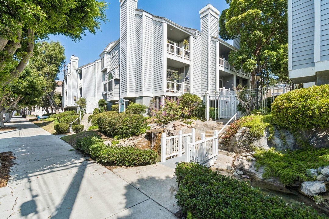 8500 Falmouth Ave in Los Angeles, CA - Building Photo