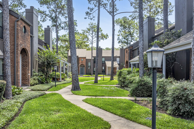 Woodway Pines Townhomes Condo in Houston, TX - Foto de edificio - Building Photo