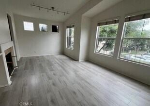 3801 Orangewood in Irvine, CA - Foto de edificio - Building Photo