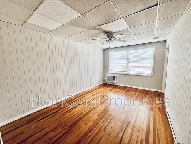 property at 1233 Oak St NE
