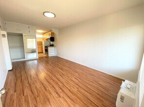 1412 W. 17th St in Santa Monica, CA - Building Photo - Interior Photo