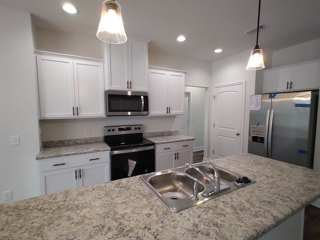 584 Grayson Ave, Unit #192 in Hinesville, GA - Building Photo - Building Photo