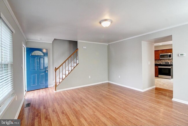 property at 101 S Oak Cliff Ct