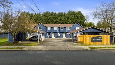 341 W Elizabeth St in Monroe, WA - Foto de edificio - Building Photo