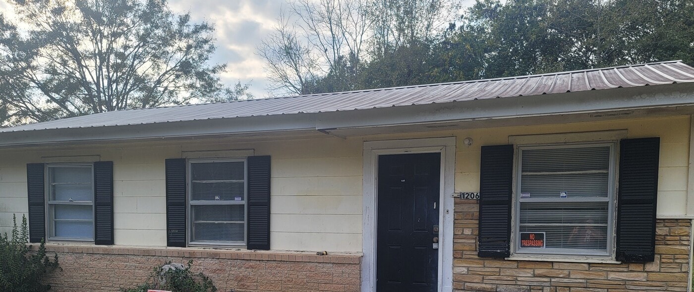 1206 Wedemeyer Rd in Dothan, AL - Building Photo