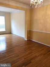 8077 Sebon Dr in Vienna, VA - Foto de edificio - Building Photo