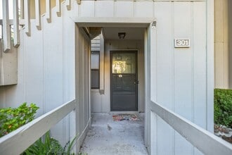 301 Abbey Cir in Asheville, NC - Building Photo - Building Photo