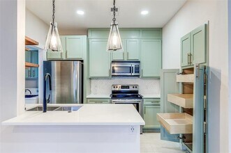 4067 Beltway Dr in Addison, TX - Building Photo - Building Photo