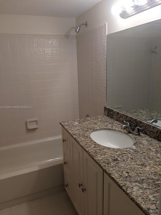 10066 Twin Lakes Dr, Unit 5-C in Coral Springs, FL - Building Photo