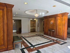 5450 Whitley Park Ter, Unit 912 in Bethesda, MD - Foto de edificio - Building Photo