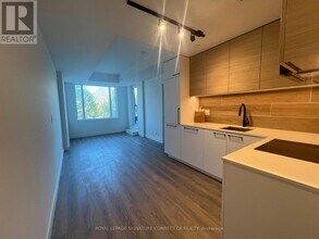 1050-1050 Eastern Ave in Toronto, ON - Building Photo - Building Photo