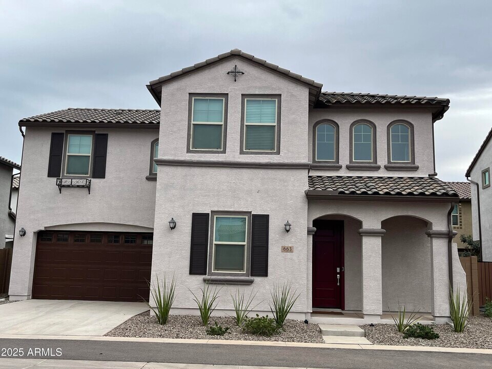 663 S Beebe St in Gilbert, AZ - Foto de edificio