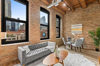 143 W Ohio St in Chicago, IL - Foto de edificio - Building Photo