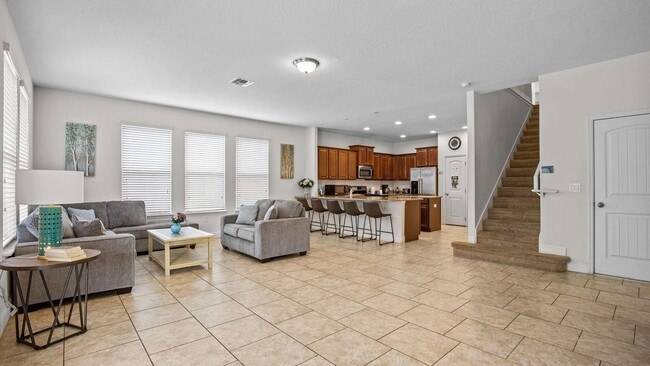 5266 Wildwood Wy in Davenport, FL - Foto de edificio - Building Photo