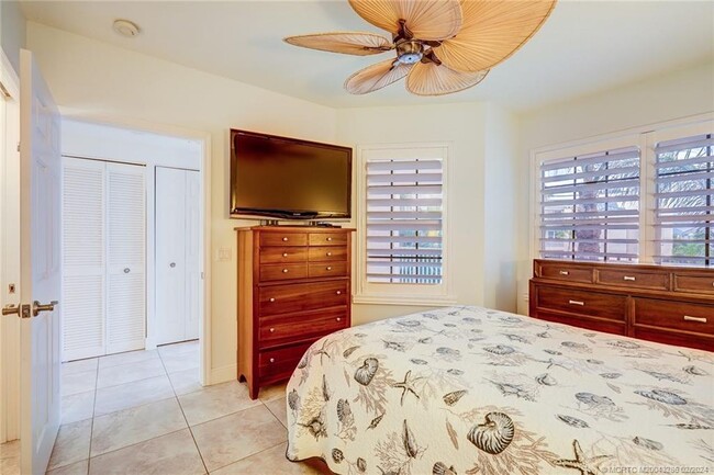 5750 NE Island Cove Way in Stuart, FL - Building Photo - Building Photo