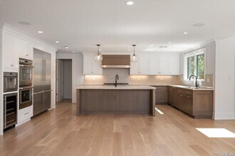 40 Hewlett Ln in Port Washington, NY - Building Photo - Building Photo