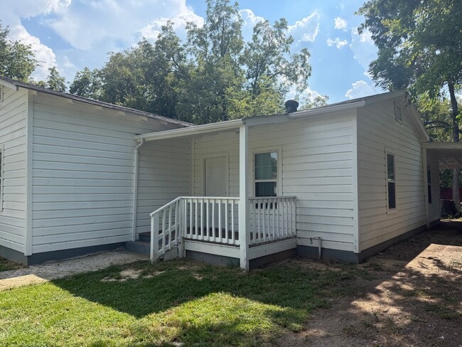 property at 1017 Oak St