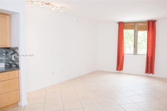 2630 SW 28th St in Miami, FL - Building Photo - Building Photo