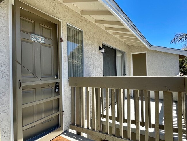 244 Chinquapin Ave in Carlsbad, CA - Building Photo - Building Photo