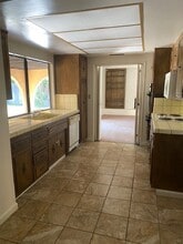 6405 Landfair Dr in Bakersfield, CA - Foto de edificio - Building Photo