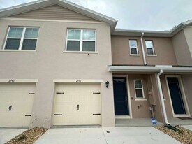 2933 Canary Ave in Davenport, FL - Building Photo