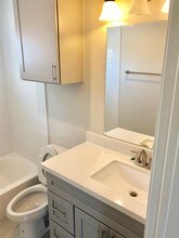 110 N Burr St in Houston, TX - Building Photo - Building Photo