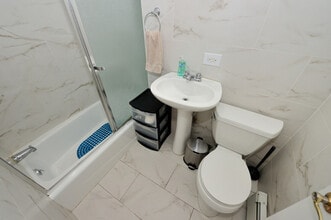 468W W 47th St in New York, NY - Foto de edificio - Building Photo