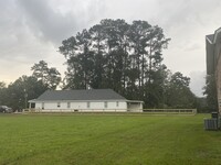 452 S 1st St in Ponchatoula, LA - Foto de edificio - Building Photo