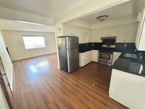 242 N Juanita Ave in Redondo Beach, CA - Building Photo - Building Photo