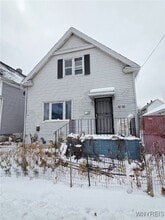 64 Sweet Ave in Buffalo, NY - Building Photo - Building Photo