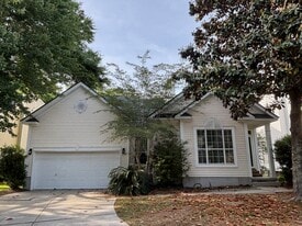 1715 Crystal Lake Dr in Charleston, SC - Building Photo