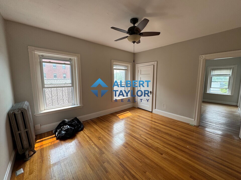 904 Massachusetts Ave in Cambridge, MA - Building Photo